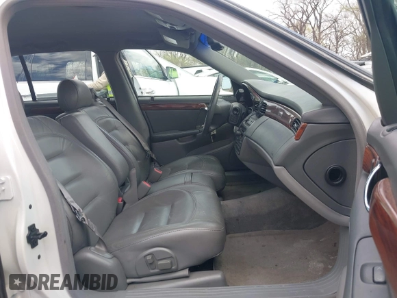 2003 Cadillac DeVille z VIN 1G6KD54Y13U208351, wystawiony jako IAAI lot #41889713 z przebiegiem 132 774 mil mil oraz . Historia ofert i sprzedaży dostępna na DreamBid. Obrazek 5.