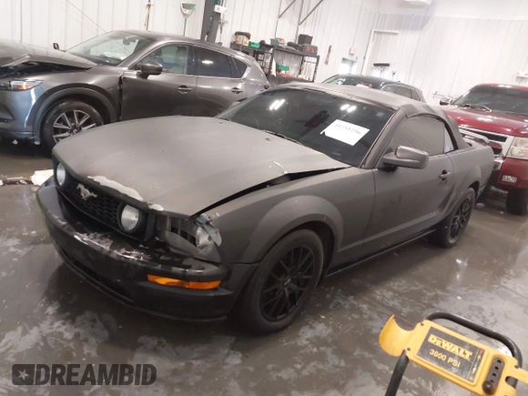 2006 Ford Mustang Standard with VIN 1ZVHT84N365266135, listed as a IAAI auction lot 41751256 with 135,621 mi miles and . Bid and sale history available at carsss.com. Image 2.