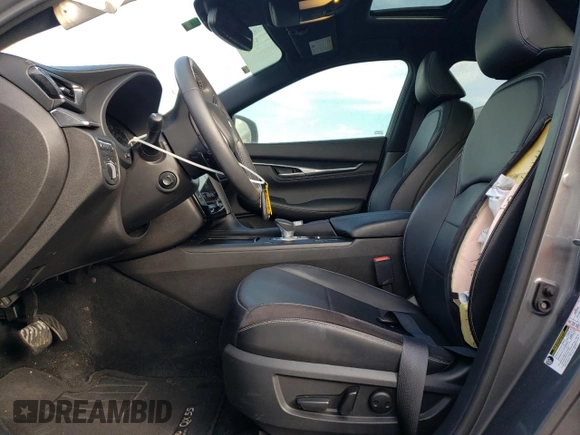 2022 Infiniti QX55 Sensory z VIN 3PCAJ5L39NF102667, wystawiony jako Copart lot #39256554 z przebiegiem 28 110 mil mil oraz . Historia ofert i sprzedaży dostępna na DreamBid. Obrazek 7.