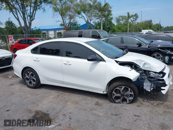 2021 Kia Forte LXS z VIN 3KPF24AD9ME329712, wystawiony jako IAAI lot #39462725 z przebiegiem 36 326 mil mil oraz . Historia ofert i sprzedaży dostępna na DreamBid. Obrazek 13.