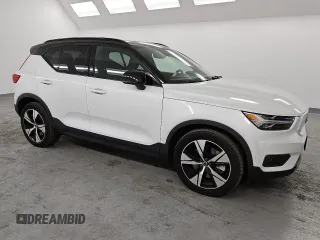 2022 Volvo XC40 Twin Plus z VIN YV4ED3UR2N2687964, wystawiony jako Copart lot #42171375 z przebiegiem 30 232 mil mil oraz Czysty tytuł • Clean title. Historia ofert i sprzedaży dostępna na DreamBid. Obrazek 4.
