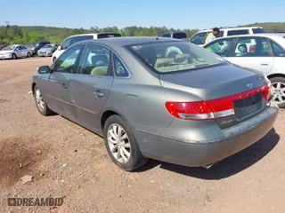 2008 Hyundai Azera Limited with VIN KMHFC46F58A252140, listed as a IAAI auction lot 42042343 with 201,418 mi miles. Bid and sale history available at carsss.com. Image 3.