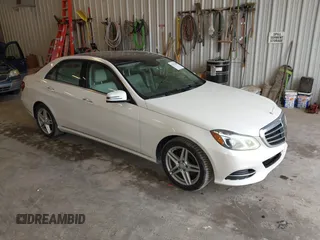2014 Mercedes-Benz E 350 Luxury z VIN WDDHF8JB4EA845053, wystawiony jako IAAI lot #42596465 z przebiegiem 305 709 mil mil oraz . Historia ofert i sprzedaży dostępna na DreamBid. Obrazek 1.