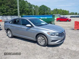 2020 Volkswagen Jetta S z VIN 3VWCB7BU7LM009809, wystawiony jako IAAI lot #42605204 z przebiegiem 67 342 mil mil oraz . Historia ofert i sprzedaży dostępna na DreamBid. Obrazek 1.