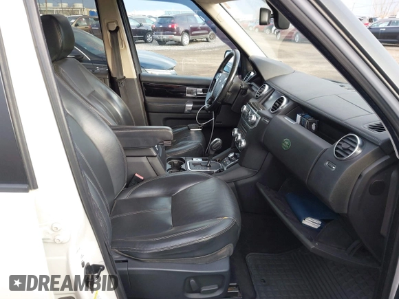 2010 Land Rover LR4 Lux z VIN SALAK2D4XAA545523, wystawiony jako IAAI lot #41878104 z przebiegiem 207 297 mil mil oraz . Historia ofert i sprzedaży dostępna na DreamBid. Obrazek 5.