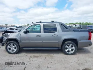 2008 Chevrolet Avalanche LS z VIN 3GNEC12J48G173429, wystawiony jako IAAI lot #42212433 z przebiegiem 151 817 mil mil oraz . Historia ofert i sprzedaży dostępna na DreamBid. Obrazek 14.
