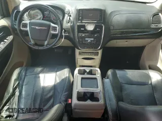 2011 Chrysler Town & Country Touring L z VIN 2A4RR8DG7BR783713, wystawiony jako Copart lot #57297455 z przebiegiem 148 455 mil mil oraz Szkoda całkowita • Salvage title. Historia ofert i sprzedaży dostępna na DreamBid. Obrazek 8.