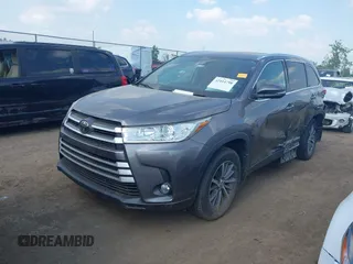 2019 Toyota Highlander SE z VIN 5TDJZRFHXKS586184, wystawiony jako IAAI lot #42414798 z przebiegiem 165 814 mil mil oraz . Historia ofert i sprzedaży dostępna na DreamBid. Obrazek 17.