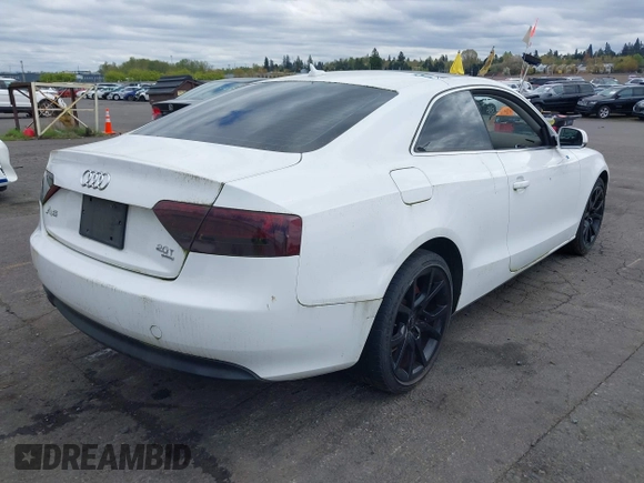 2012 Audi A5 Premium Plus z VIN WAULFAFR8CA004140, wystawiony jako IAAI lot #42009180 z przebiegiem 133 284 mil mil oraz . Historia ofert i sprzedaży dostępna na DreamBid. Obrazek 4.