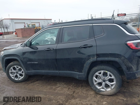 2025 Jeep Compass Latitude с VIN 3C4NJDBN2ST548767, выставлен на аукционе IAAI как лот 41747520 с пробегом 1 888 миль миль и . История ставок и продаж доступна на DreamBid. Изображение 14.