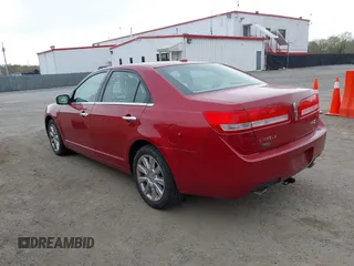 2010 Lincoln MKZ z VIN 3LNHL2GCXAR626531, wystawiony jako IAAI lot #41984044 z przebiegiem 157 378 mil mil oraz . Historia ofert i sprzedaży dostępna na DreamBid. Obrazek 3.