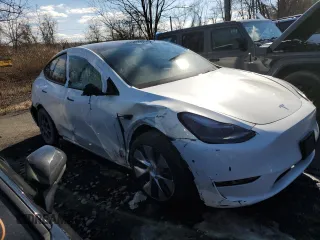 2023 Tesla Model Y Long Range z VIN 7SAYGDEE5PF785124, wystawiony jako Copart lot #56553785 z przebiegiem 31 341 mil mil oraz Szkoda całkowita • Salvage title. Historia ofert i sprzedaży dostępna na DreamBid. Obrazek 4.