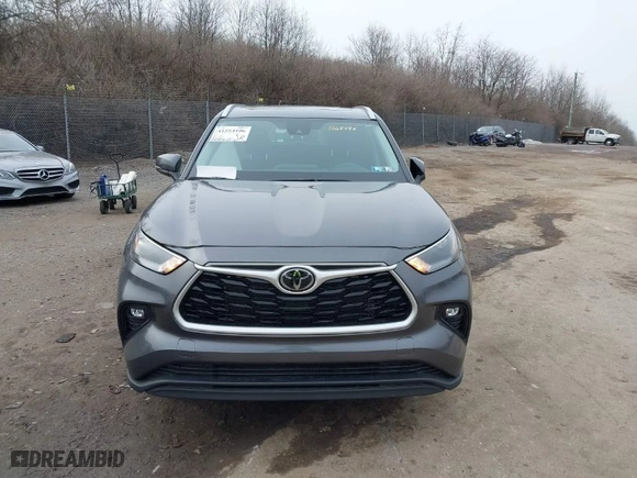 2024 Toyota Highlander LE with VIN 5TDKDRBH3RS568497, listed as a IAAI auction lot 41554106 with NaN miles. Bid and sale history available at carsss.com. Image 12.