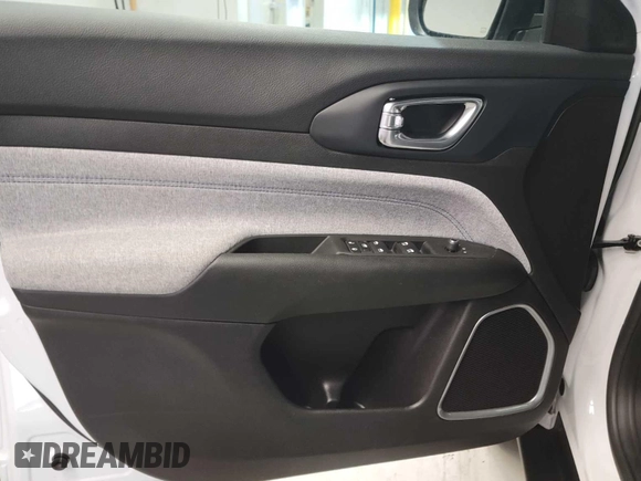 2022 Jeep Compass Latitude with VIN 3C4NJDBB1NT205930, listed as a IAAI auction lot 42801149 with 11,098 mi miles and . Bid and sale history available at DreamBid. Image 15.