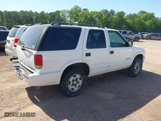 2003 Chevrolet Blazer LS with VIN 1GNDT13X53K152850, listed as a IAAI auction lot 41982795 with 261,155 mi miles. Bid and sale history available at carsss.com. Image 4.