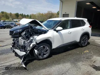 2024 Nissan Rogue SV z VIN JN8BT3BA7RW000177, wystawiony jako Copart lot #55657675 z przebiegiem 26 281 mil mil oraz Szkoda całkowita • Salvage title. Historia ofert i sprzedaży dostępna na DreamBid. Obrazek 1.