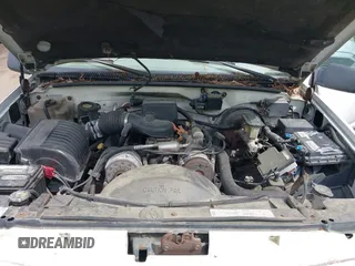 1999 GMC Suburban with VIN 1GKFK16R4XJ798754, listed as a IAAI auction lot 41998578 with 266,899 mi miles. Bid and sale history available at carsss.com. Image 10.