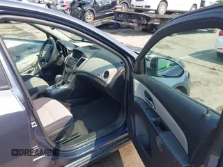 2014 Chevrolet Cruze LS z VIN 1G1PA5SG1E7203604, wystawiony jako IAAI lot #42381528 z przebiegiem 83 079 mil mil oraz . Historia ofert i sprzedaży dostępna na DreamBid. Obrazek 5.