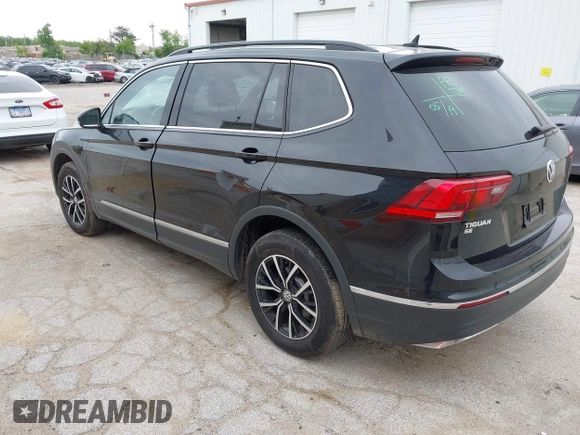 2021 Volkswagen Tiguan SE z VIN 3VV3B7AXXMM101773, wystawiony jako IAAI lot #42358588 z przebiegiem 105 629 mil mil oraz . Historia ofert i sprzedaży dostępna na DreamBid. Obrazek 3.