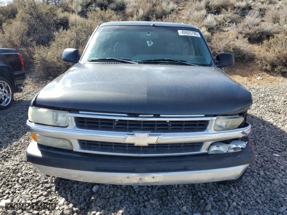 2003 Chevrolet Tahoe LS with VIN 1GNEC13VX3R318614, listed as a Copart auction lot 49925785 with 152,714 mi miles and Salvage Title. Bid and sale history available at carsss.com. Image 5.
