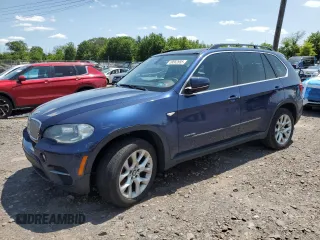 2013 BMW X5 xDrive35i z VIN 5UXZV4C58D0E02928, wystawiony jako Copart lot #58562655 z przebiegiem 85 037 mil mil oraz Szkoda całkowita • Salvage title. Historia ofert i sprzedaży dostępna na DreamBid. Obrazek 1.