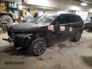 2021 Volvo XC90 Momentum with VIN YV4102PKXM1752387, listed as a Copart auction lot 89260015 with 0 mi miles and Salvage Title. Bid and sale history available at carsss.com. Image 1.