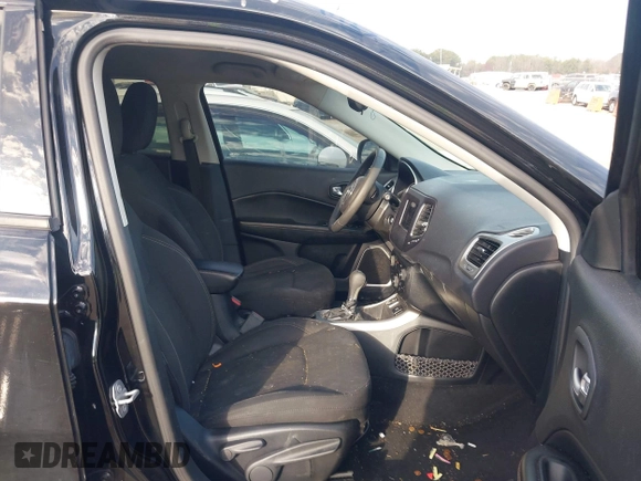 2018 Jeep Compass Sport with VIN 3C4NJCAB8JT136983, listed as a IAAI auction lot 41669070 with 131,983 mi miles. Bid and sale history available at carsss.com. Image 5.