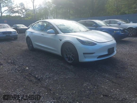 2023 Tesla Model 3 z VIN 5YJ3E1EA9PF576610, wystawiony jako IAAI lot #42206777 z przebiegiem 21 658 mil mil oraz . Historia ofert i sprzedaży dostępna na DreamBid. Obrazek 1.