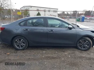 2022 Kia Forte LXS z VIN 3KPF24AD2NE501838, wystawiony jako IAAI lot #41022349 z przebiegiem 37 375 mil mil oraz . Historia ofert i sprzedaży dostępna na DreamBid. Obrazek 13.