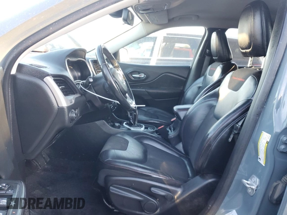 2015 Jeep Cherokee Trailhawk z VIN 1C4PJMBB0FW634397, wystawiony jako Copart lot #45812515 z przebiegiem 109 158 mil mil oraz Szkoda całkowita • Salvage title. Historia ofert i sprzedaży dostępna na DreamBid. Obrazek 7.