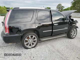 2014 GMC Yukon Denali z VIN 1GKS1EEF4ER130225, wystawiony jako Copart lot #53042185 z przebiegiem Nie podano mil oraz Szkody całkowita. Historia ofert i sprzedaży dostępna na DreamBid. Obrazek 3.