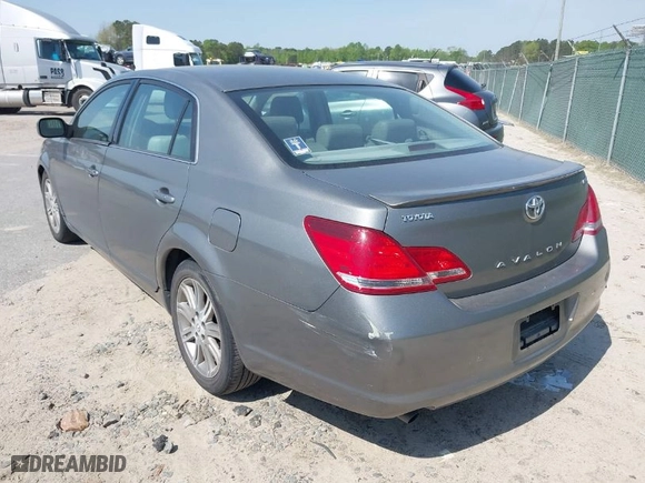 2006 Toyota Avalon XL with VIN 4T1BK36B86U150643, listed as a IAAI auction lot 42036491 with 310,209 mi miles. Bid and sale history available at carsss.com. Image 3.