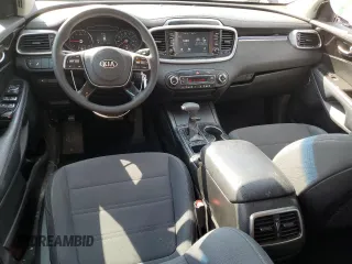 2019 Kia Sorento LX z VIN 5XYPG4A57KG486900, wystawiony jako Copart lot #52674115 z przebiegiem 105 259 mil mil oraz Szkoda całkowita • Salvage title. Historia ofert i sprzedaży dostępna na DreamBid. Obrazek 8.