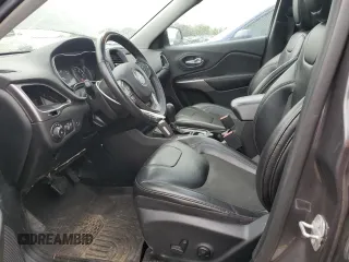 2019 Jeep Cherokee Latitude Plus z VIN 1C4PJLLN8KD215917, wystawiony jako Copart lot #49458585 z przebiegiem 103 182 mil mil oraz Czysty tytuł • Clean title. Historia ofert i sprzedaży dostępna na DreamBid. Obrazek 7.