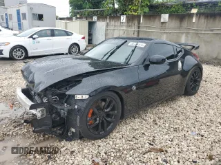 2020 Nissan 370Z z VIN JN1AZ4EHXLM820313, wystawiony jako Copart lot #56724575 z przebiegiem 25 236 mil mil oraz Szkody całkowita. Historia ofert i sprzedaży dostępna na DreamBid. Obrazek 1.