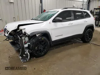 2019 Jeep Cherokee Trailhawk with VIN 1C4PJMBN1KD152411, listed as a Copart auction lot 84301734 with 86,504 mi miles and Salvage Title. Bid and sale history available at DreamBid. Image 1.