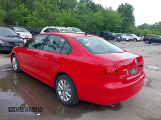 2011 Volkswagen Jetta SE with VIN 3VWDZ7AJ2BM399546, listed as a IAAI auction lot 42635268 with 195,565 mi miles and . Bid and sale history available at DreamBid. Image 3.