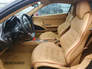 2011 Ferrari 458 Italia z VIN ZFF67NFA5B0176534, wystawiony jako Copart lot #86757334 z przebiegiem Nie podano mil oraz Szkody całkowita. Historia ofert i sprzedaży dostępna na DreamBid. Obrazek 7.