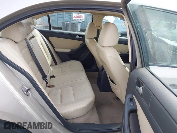 2014 Volkswagen Jetta SE z VIN 3VWD17AJ9EM247789, wystawiony jako IAAI lot #41934417 z przebiegiem 190 975 mil mil oraz . Historia ofert i sprzedaży dostępna na DreamBid. Obrazek 8.