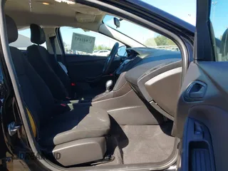 2018 Ford Focus S with VIN 1FADP3E29JL259004, listed as a IAAI auction lot 41841485 with 77,567 mi miles. Bid and sale history available at carsss.com. Image 5.