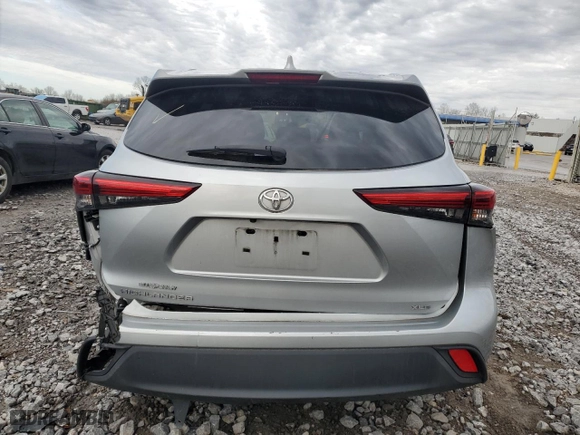 2020 Toyota Highlander XLE with VIN 5TDGZRAH6LS030621, listed as a Copart auction lot 43591905 with 130,403 mi miles and Salvage Title. Bid and sale history available at carsss.com. Image 6.