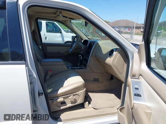 2010 Mercury Mountaineer Premier z VIN 4M2EN4J89AUJ02758, wystawiony jako IAAI lot #42082388 z przebiegiem 188 236 mil mil oraz . Historia ofert i sprzedaży dostępna na DreamBid. Obrazek 5.