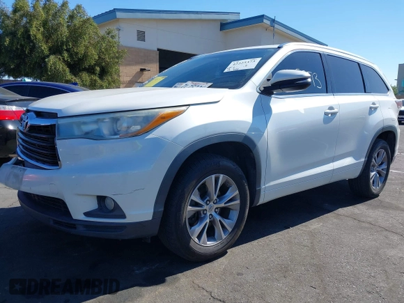 2015 Toyota Highlander XLE z VIN 5TDKKRFH8FS097572, wystawiony jako IAAI lot #42225373 z przebiegiem 115 490 mil mil oraz . Historia ofert i sprzedaży dostępna na DreamBid. Obrazek 19.
