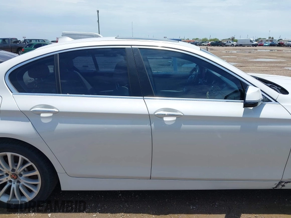 2014 BMW 5 Series 528i z VIN WBA5A5C5XED501949, wystawiony jako IAAI lot #42487130 z przebiegiem 142 445 mil mil oraz . Historia ofert i sprzedaży dostępna na DreamBid. Obrazek 13.
