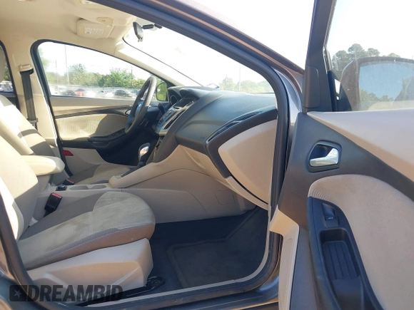 2012 Ford Focus SE with VIN 1FAHP3K28CL308346, listed as a IAAI auction lot 42034073 with 182,387 mi miles and . Bid and sale history available at carsss.com. Image 5.