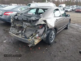 2005 Mitsubishi Galant ES with VIN 4A3AB36F75E033905, listed as a IAAI auction lot 41727545 with 327,983 mi miles. Bid and sale history available at carsss.com. Image 4.