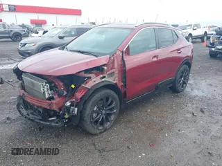 2024 Buick Encore GX Sport Touring z VIN KL4AMDSL1RB006490, wystawiony jako IAAI lot #42505243 z przebiegiem 57 956 mil mil oraz . Historia ofert i sprzedaży dostępna na DreamBid. Obrazek 19.