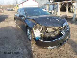 2015 Lincoln MKZ z VIN 3LN6L2J96FR619104, wystawiony jako IAAI lot #41794707 z przebiegiem 140 899 mil mil oraz . Historia ofert i sprzedaży dostępna na DreamBid. Obrazek 1.