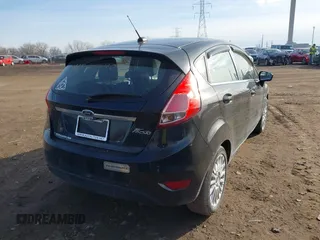 2014 Ford Fiesta Titanium z VIN 3FADP4FJXEM127644, wystawiony jako IAAI lot #41555040 z przebiegiem 107 046 mil mil oraz . Historia ofert i sprzedaży dostępna na DreamBid. Obrazek 4.