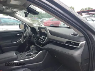 2024 Toyota Highlander LE z VIN 5TDKDRAH3RS543441, wystawiony jako IAAI lot #42429440 z przebiegiem 9 086 mil mil oraz . Historia ofert i sprzedaży dostępna na DreamBid. Obrazek 5.